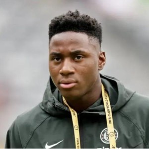 TA：切尔西担心埃苏戈至少缺阵12周，可能明年才能复出